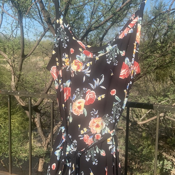 New Torrid Black Floral Summer Dress w/ POCKETS❣️ - Picture 14 of 16